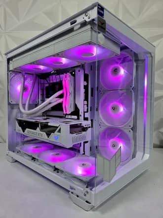 PC Gamer blanco BTF zero cables iluminacion purpura